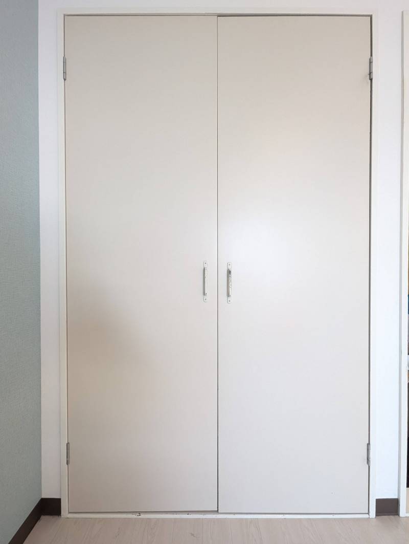 収納扉が閉まった状態