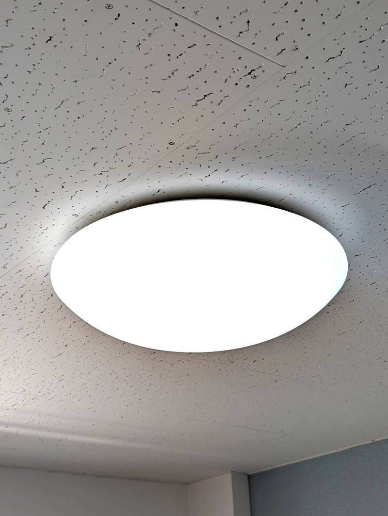 照明設置済み。蛍光色・電球色が選択可能。