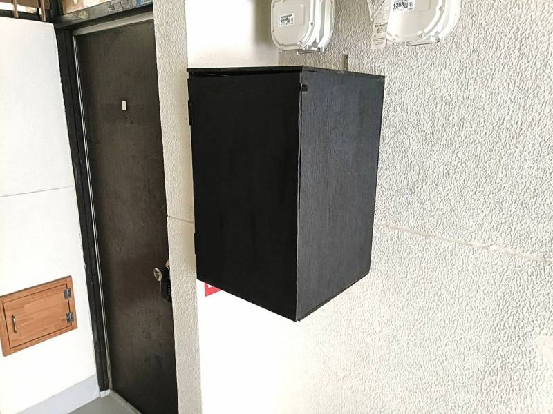 宅配ボックス（玄関ドア横）