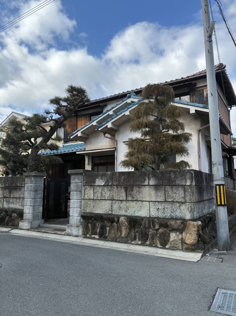 角地・南向きで陽当たり良好。閑静な住宅街です。