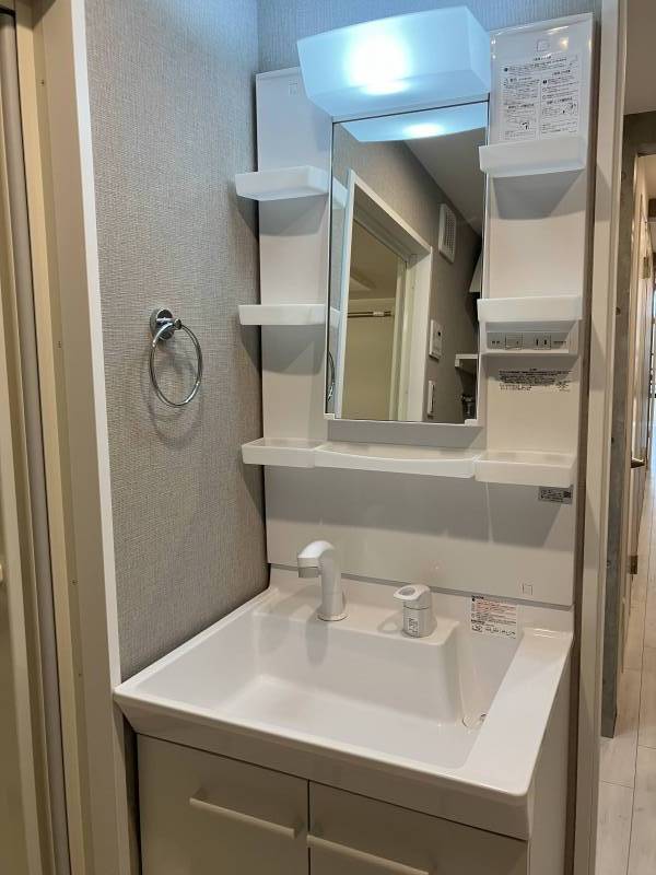 LIXIL洗面化粧台です。収納も多く使いやすいです！