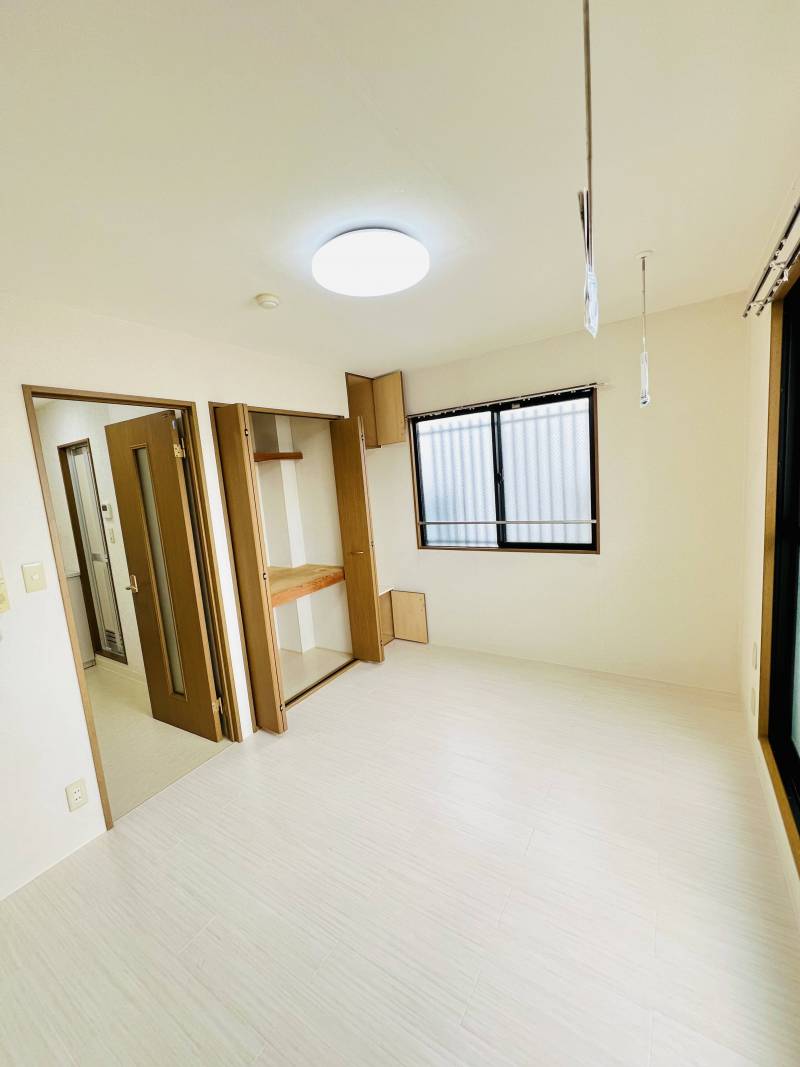 洋室、室内物干し機導入