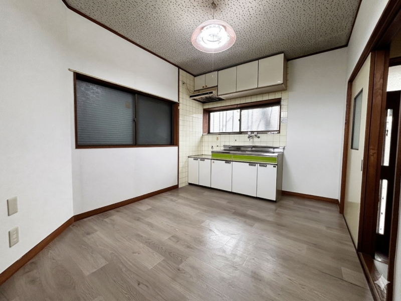 4人掛けのテーブルを置いても余裕のあるキッチンです！