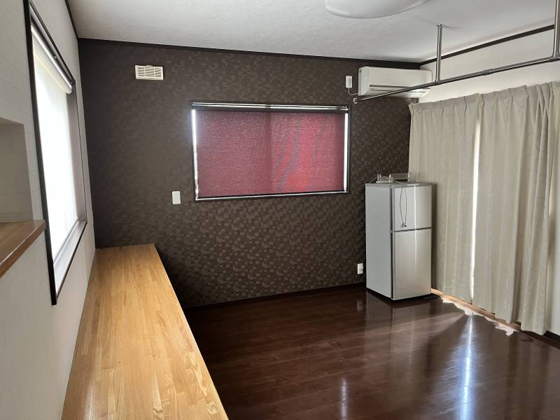 玄関すぐの部屋（冷蔵庫は必要なければ処分します）