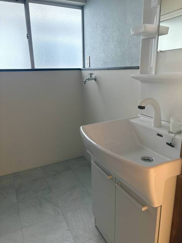 新品の洗面台です