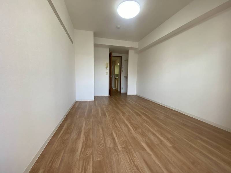 2024年床・壁紙をリフォーム済。LED調光調色照明8畳付。