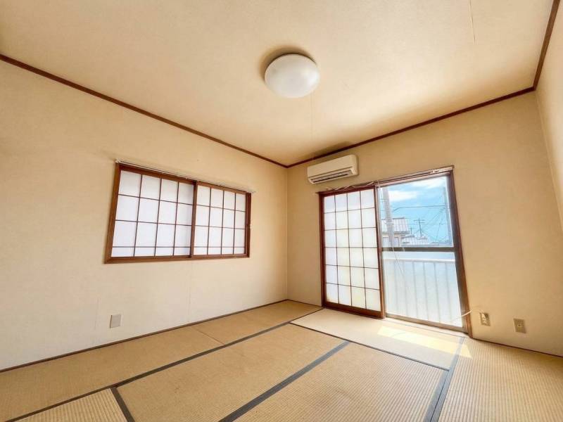 角部屋の特権！2か所の窓で明るい室内！！