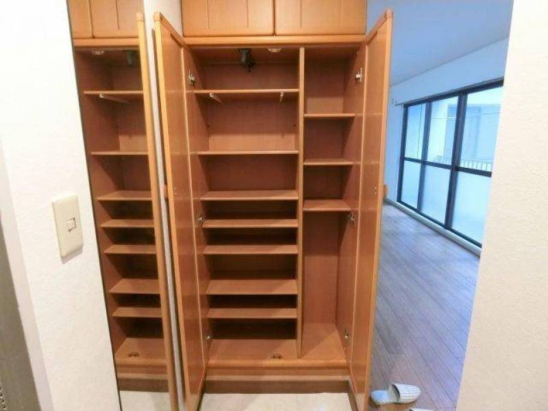 ご家族の履物がたっぷり収納出来ます。