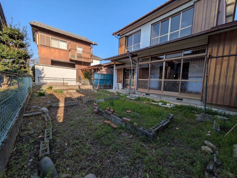 広い庭があります。家庭菜園も楽しめて食が豊かになります。