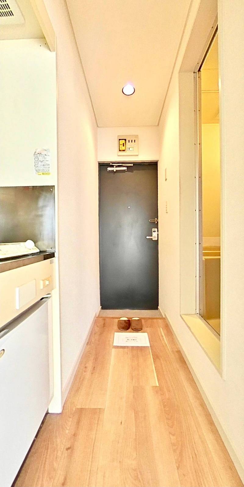 玄関です！見切れていますがシューズボックスもございます！