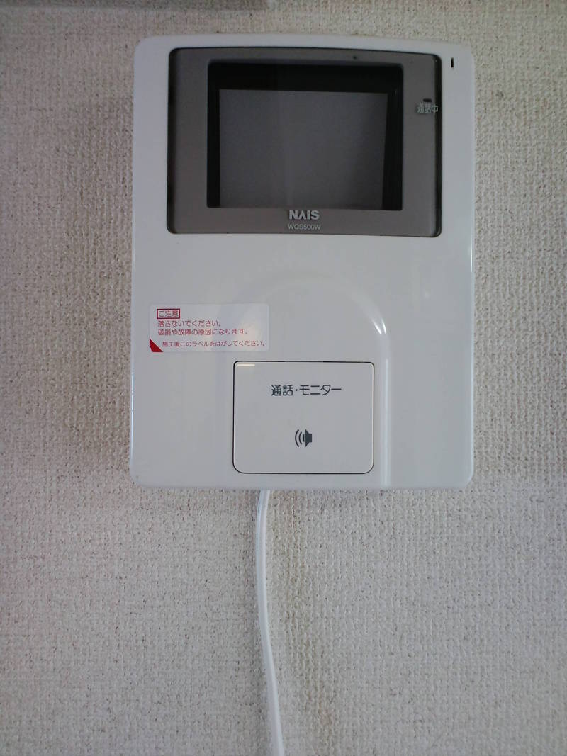 ＴＶ付ドアホンを設置しています。