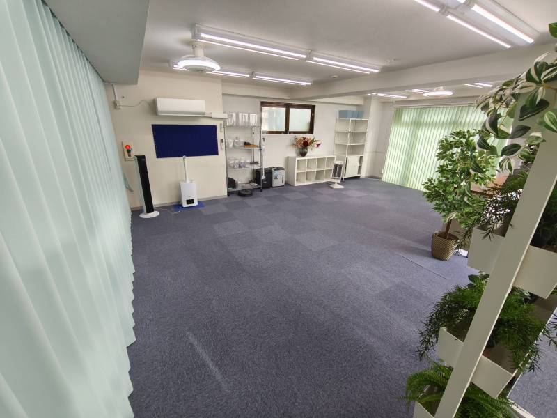 全自動エアコン90型　天井サーキュレーター　カーテン間仕切