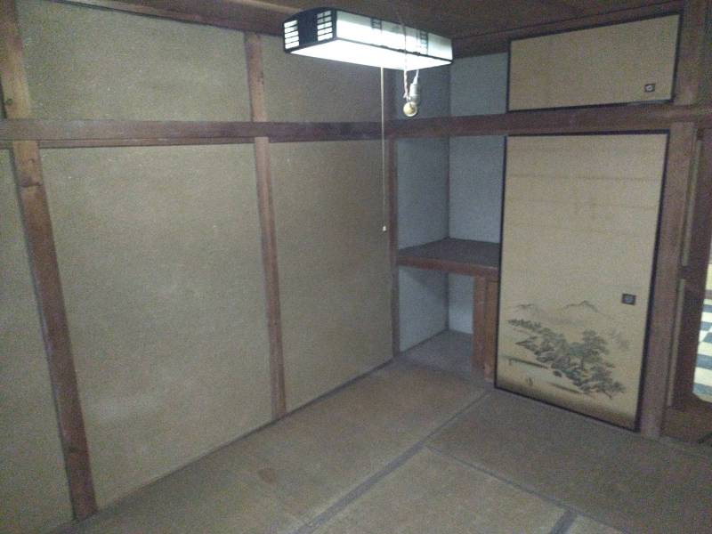 2階階段登って右