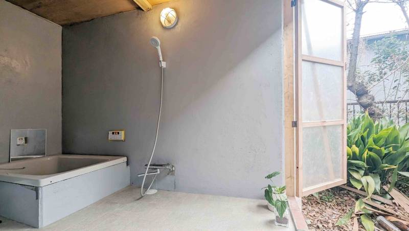 庭を臨む浴室！（壁をDIY予定）