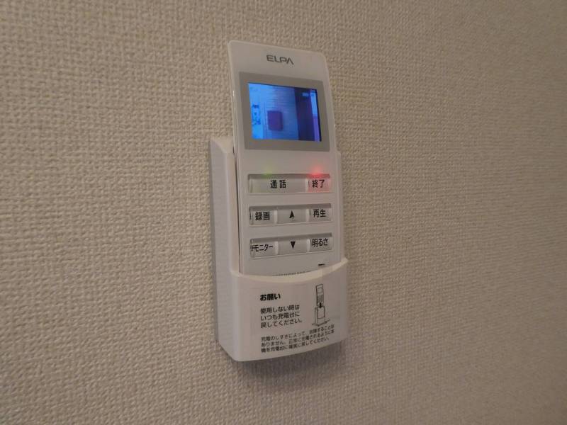 テレビモニター付きインターホン(室内)。取外し可能です。