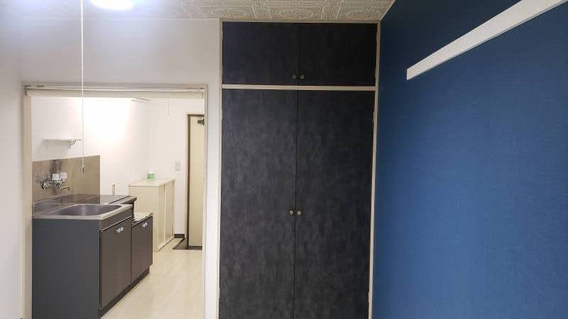 洋室からキッチン側を見た写真