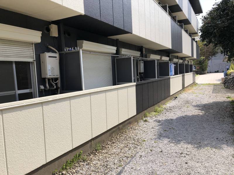 バルコニーにはシャッターが付きます