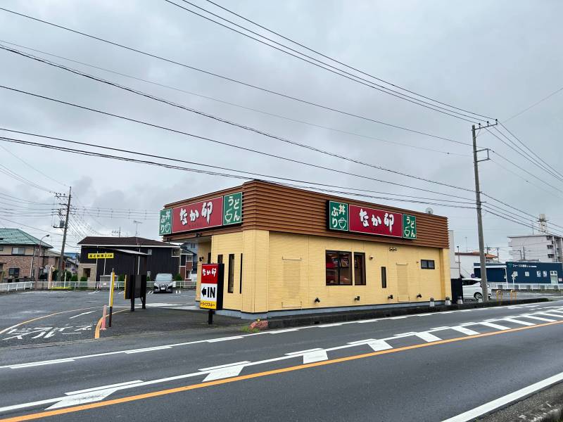 外食施設　ココスやなか卯へ徒歩4分、290ｍ。