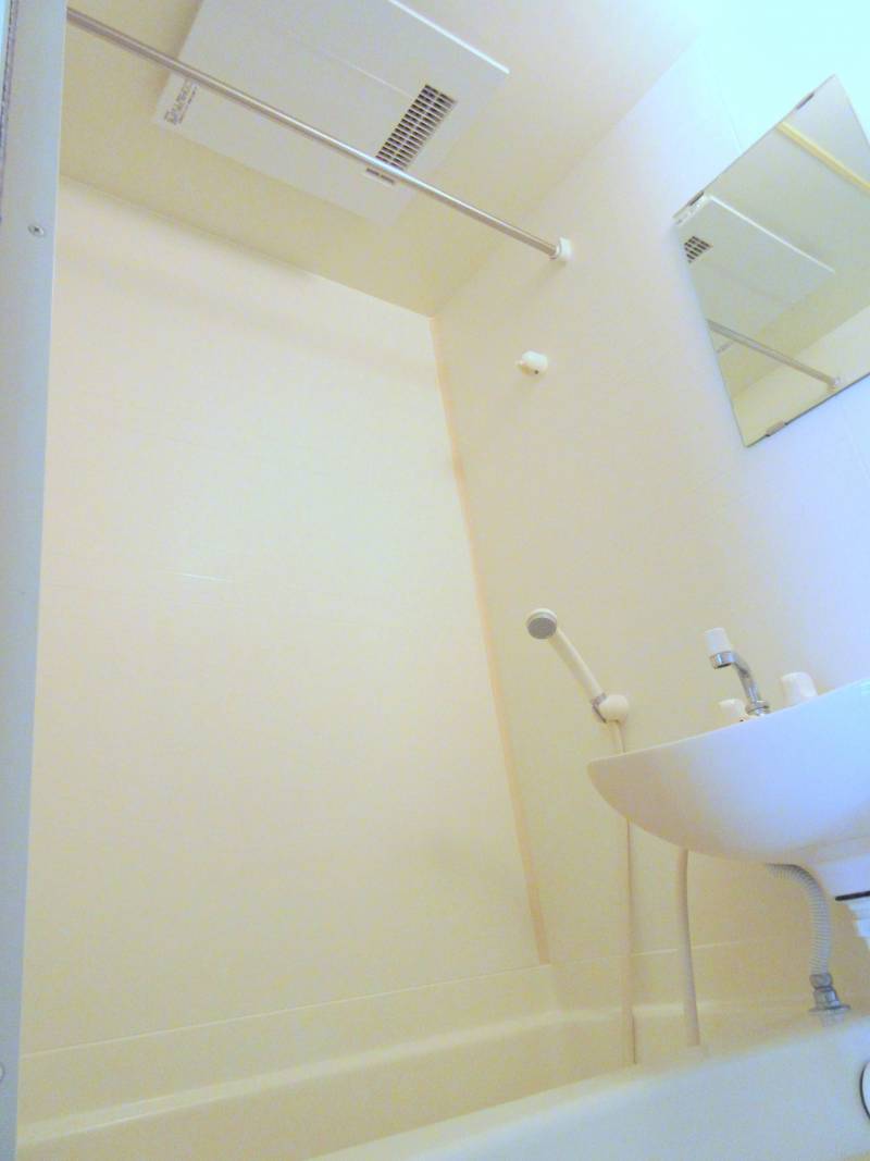 浴室乾燥機が標準装備、夜の洗濯も楽々安心