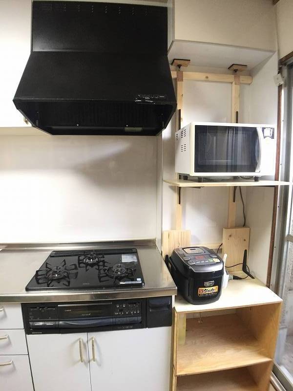 3口コンロ、電子レンジ、炊飯ジャー、電気ケトル等完備！