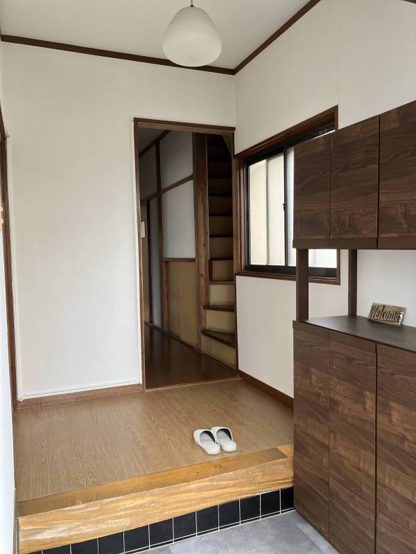 広々とした玄関で下駄箱も新調してます♪