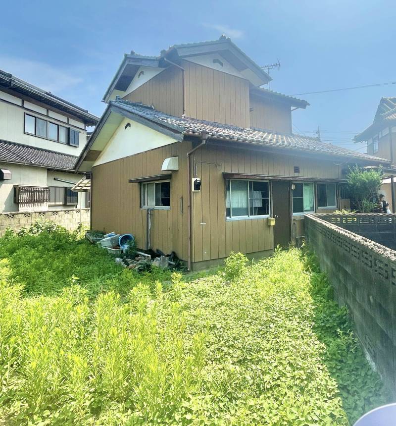 １棟目_東側の庭。広々庭は用途は様々ありそうです