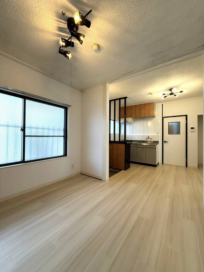 LDKはおしゃれ照明付き♪