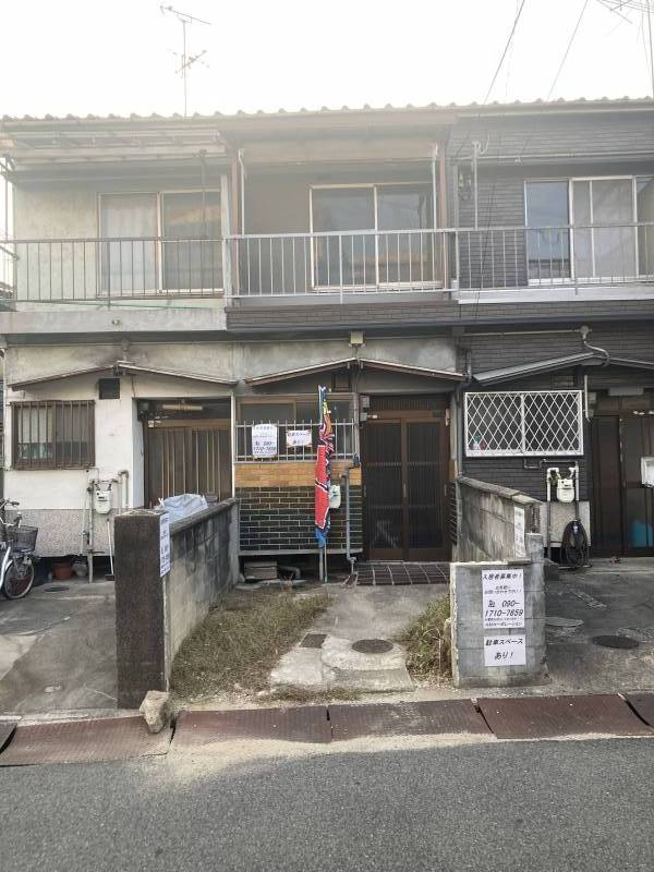 専用の駐車場（小型車）あり、駐輪、バイク置き場ご利用可！