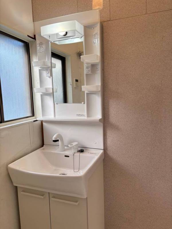 洗面台新品交換済