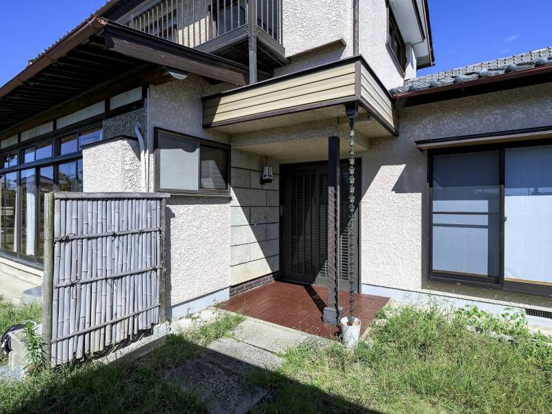 広々引き戸の玄関です。