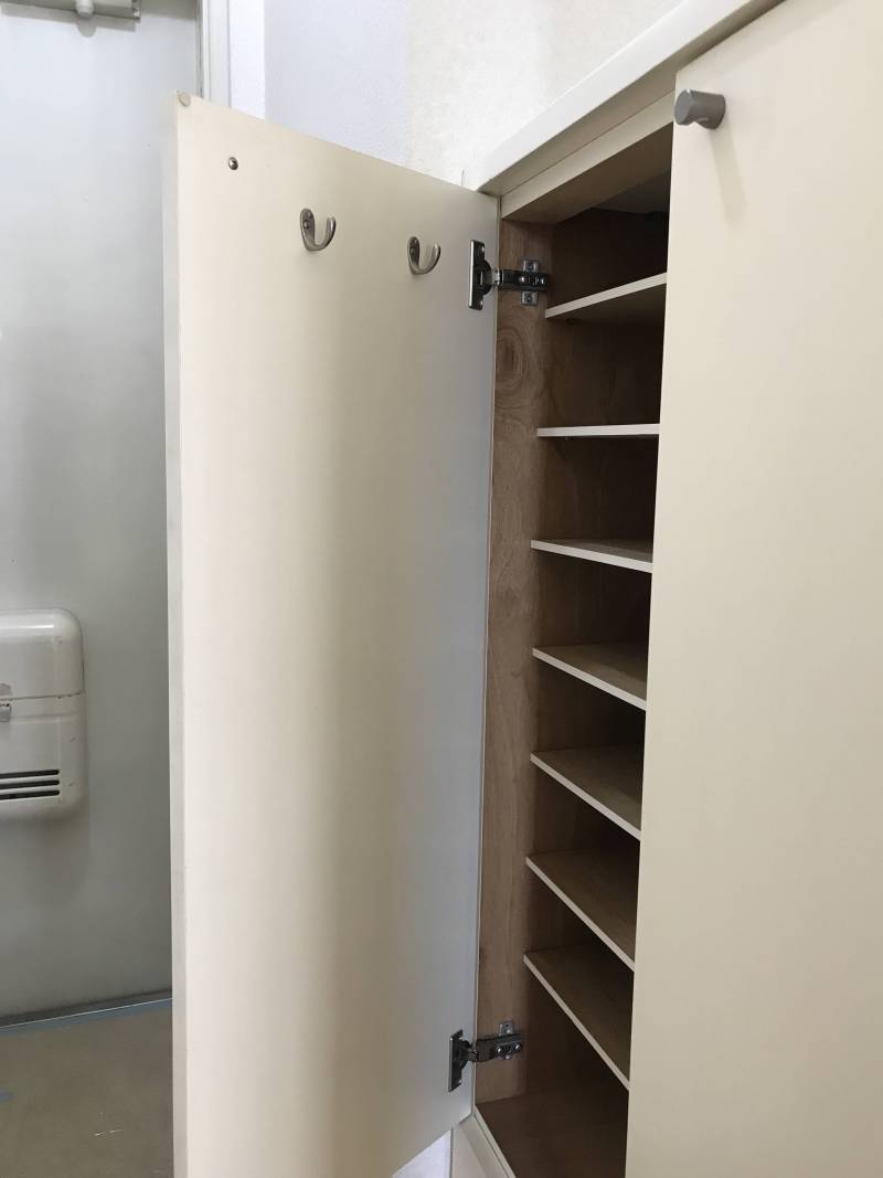 玄関には大きいシューズボックスがあります。