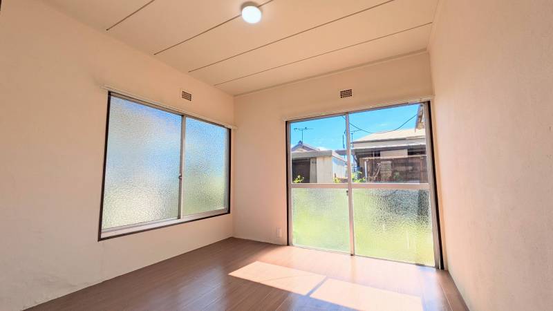 コンパクトな洋室♪書斎・子供部屋・収納など使い道は自由自在！