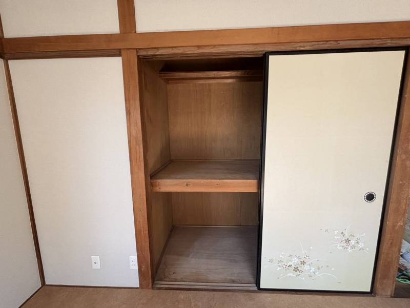 2階の2部屋とも押入れあり