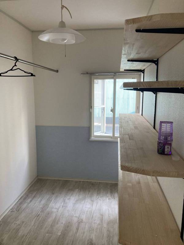 3畳間のWICです。お洋服はすべて収納　3段棚もあります