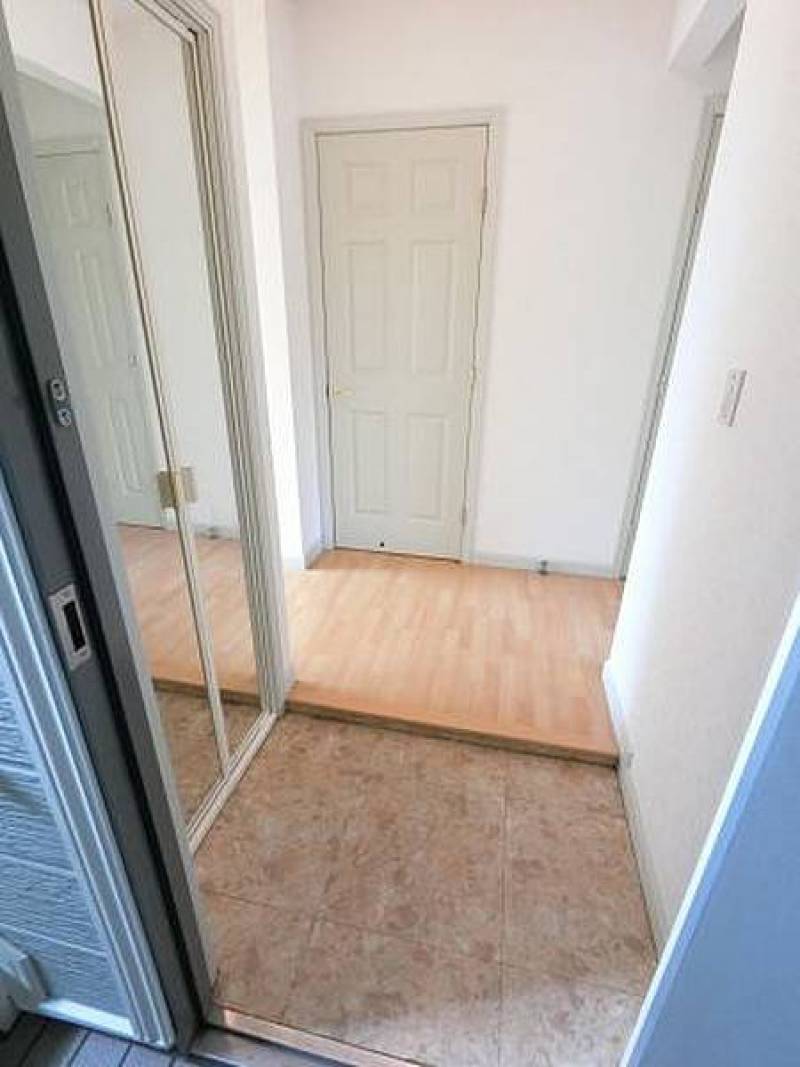 玄関を開けた時にも居室が見えないので安心。