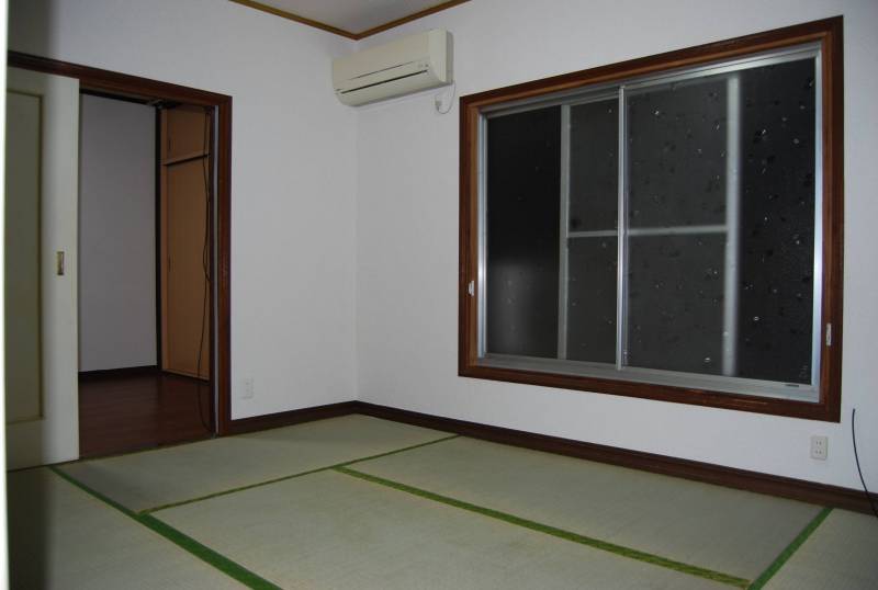 2F和室。ここから屋根付きのベランダに出て洗濯物が干せます！