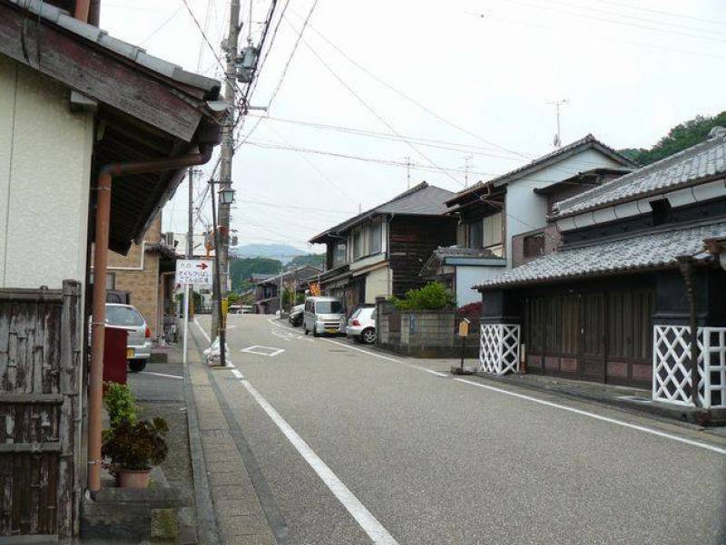 すぐ近くには旧東海道蒲原宿　歴史を感じさせる穏やかな街並み