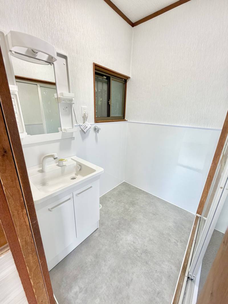 洗面化粧台新品交換済み