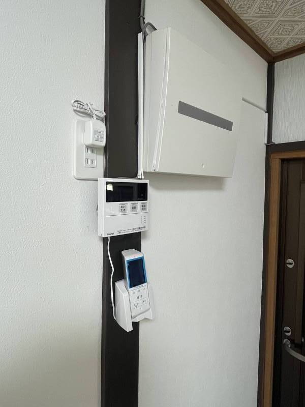 追い焚き機能付き給湯器、カラーモニター付きインターホン