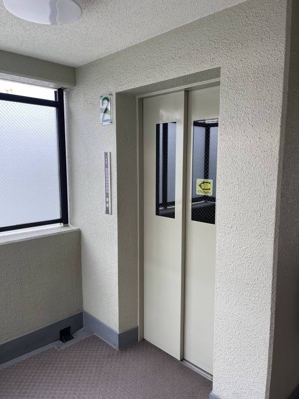 2階エレベーターホール