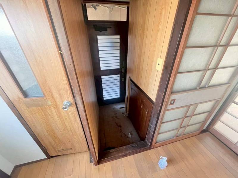 玄関、シューズクローゼットつき