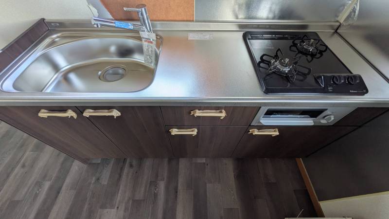 二口ガスコンロ付のシステムキッチン。