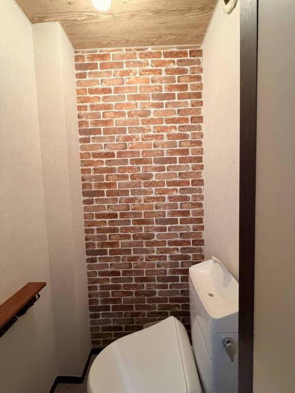 トイレ、タオルかけ、トイレットペーパーホルダー、換気扇も新品