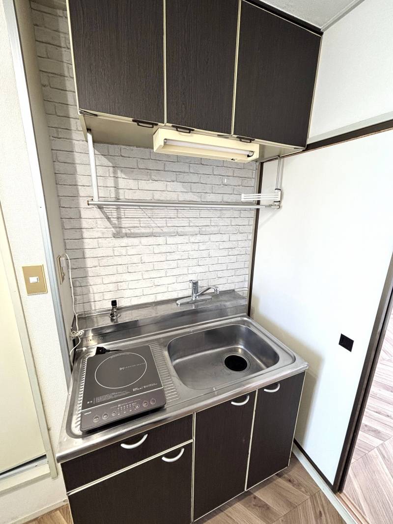 IH1口コンロは据え付けの機器になります。