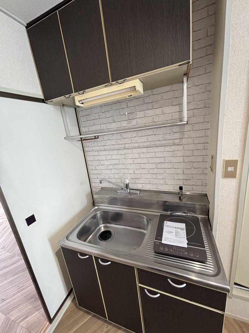 IH1口コンロは据え付けの機器になります。