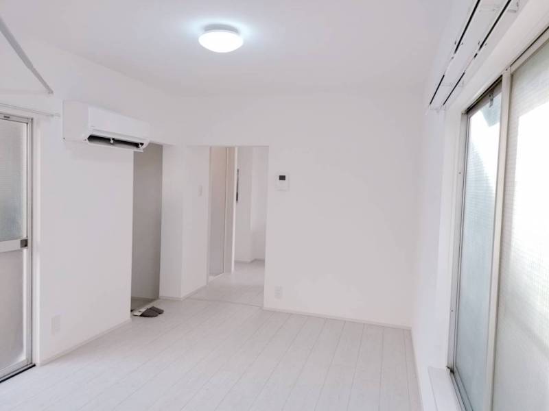 白を基調にした居室は明るい雰囲気