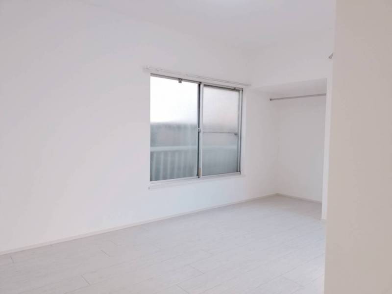 ハンガーパイプ付きの収納です