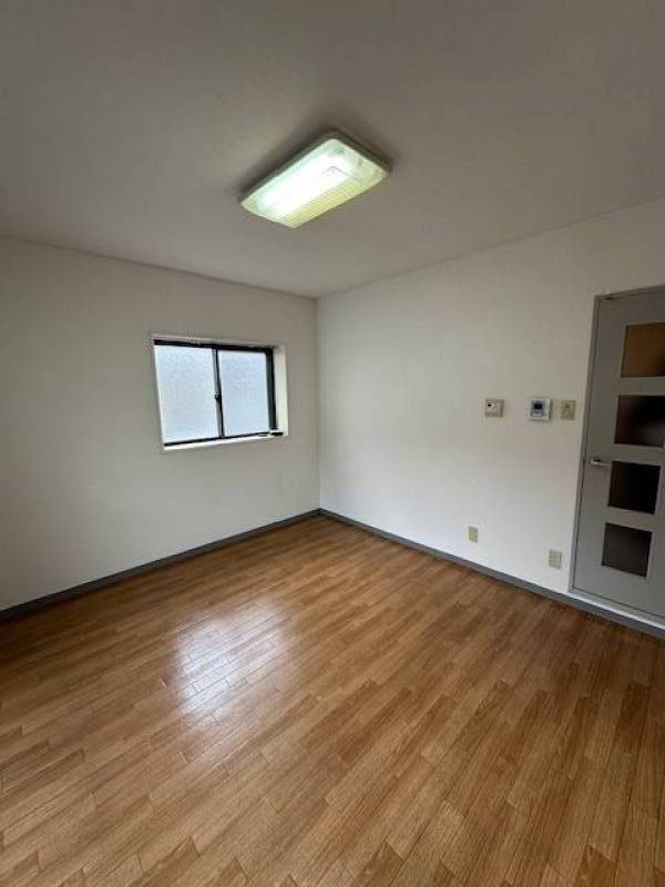 フローリングで温かみのあるお部屋です。