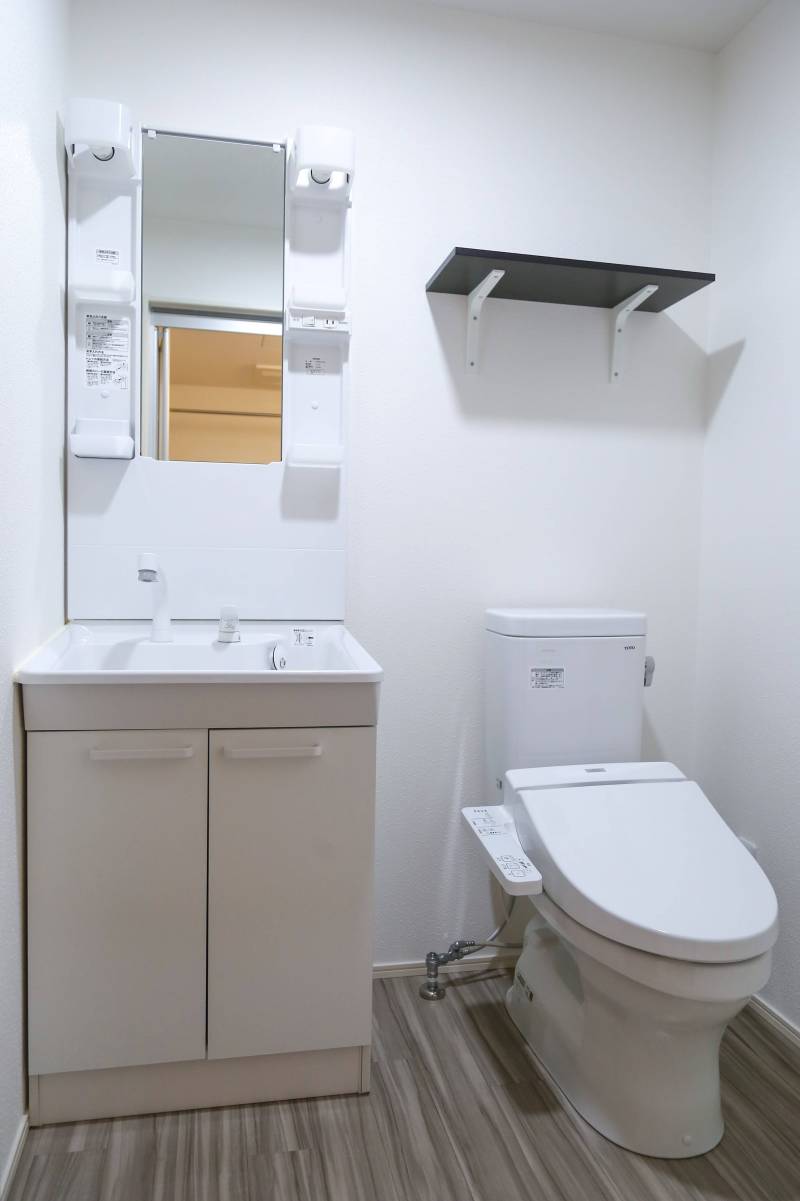 トイレ・洗面化粧台（シャワーヘッド付き）