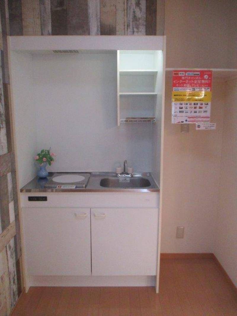 流し台と冷蔵庫置場。